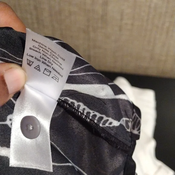 Coldwater Creek Plus Size Abstract Top 2X - Picture 9 of 9